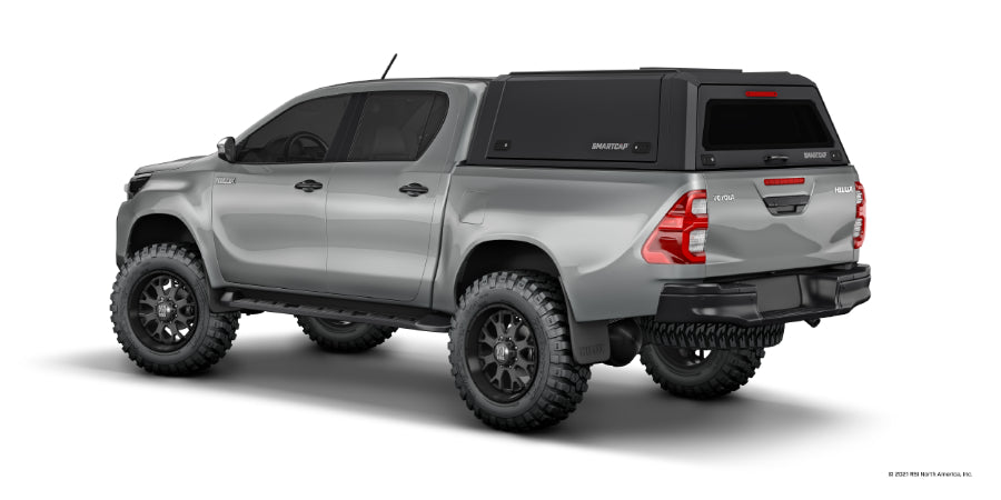 Avventura con stile: Toyota Hilux Revo Grigio Scuro con Hardtop RSI SMARTCAP EVOa Nero