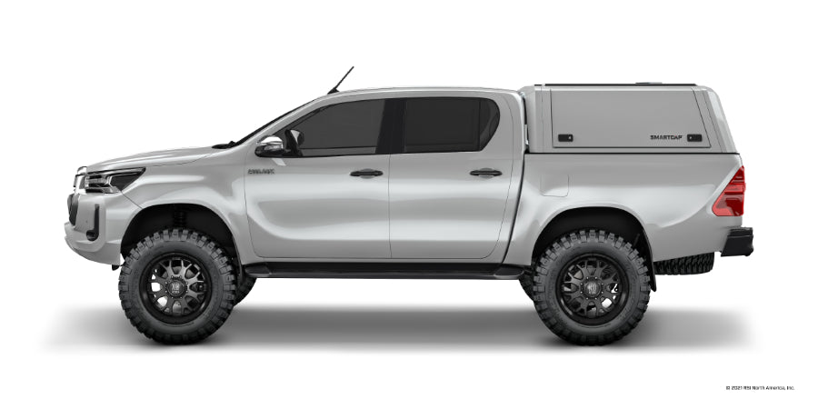 Armonia in bianco: Hilux Revo e RSI SMARTCAP EVOa Adventure, Duo Immacolato