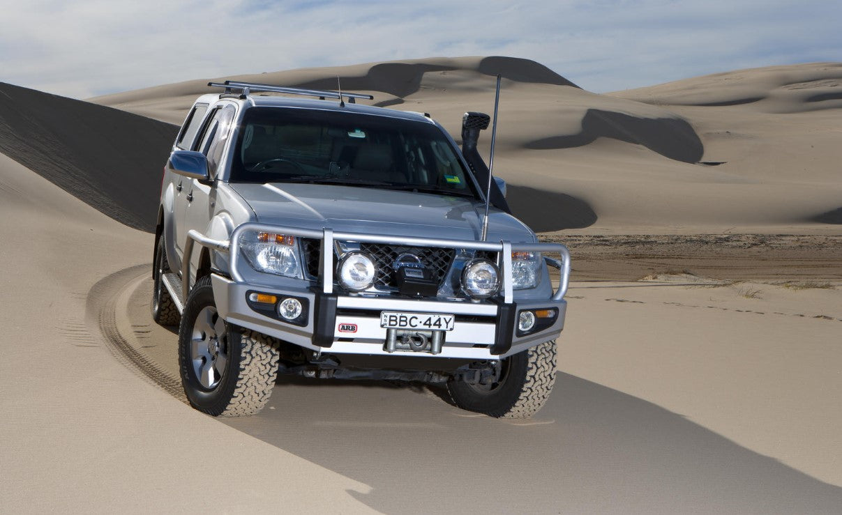 Nissan Pathfinder R51 dopo il 2010 nel deserto