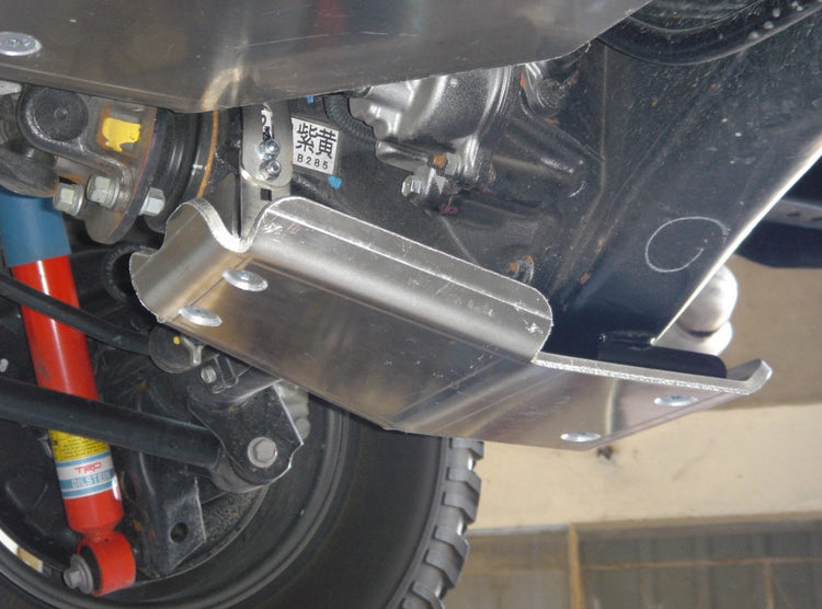 armatura dell'asse posteriore in alluminio fissata sotto un veicolo fuoristrada