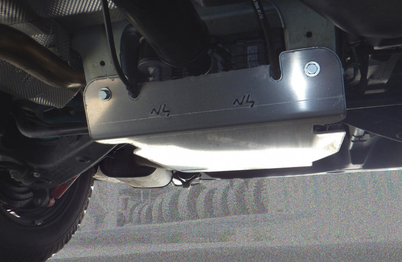 N4 sci di protezione in alluminio offroad per il muso dell'asse posteriore montato sotto il veicolo
