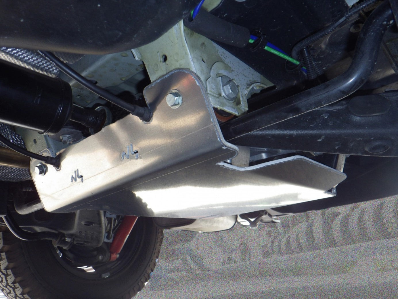 N4 sci di protezione in alluminio offroad per il muso dell'asse posteriore montato sotto il veicolo
