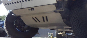 sci di protezione anteriore in metallo montato sotto un veicolo