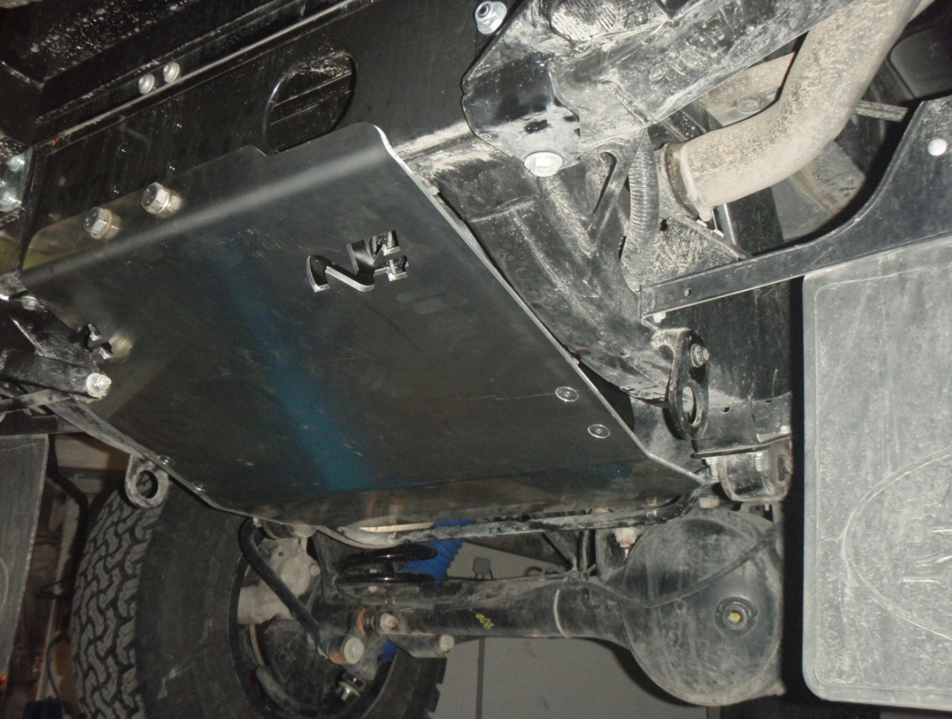 N4 protezione del serbatoio in alluminio fissata sotto il veicolo
