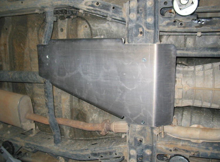 armatura rettangolare in alluminio fissata sotto un veicolo