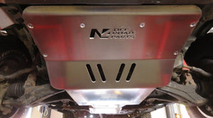N4 offroad inciso su una piastra in alluminio per proteggere la parte inferiore del veicolo