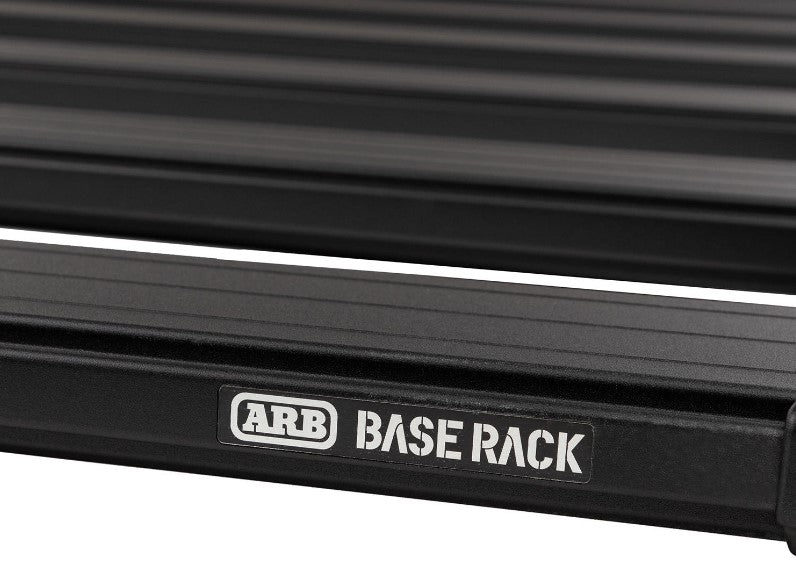 primo piano del logo ARB Baserack sulla galleria