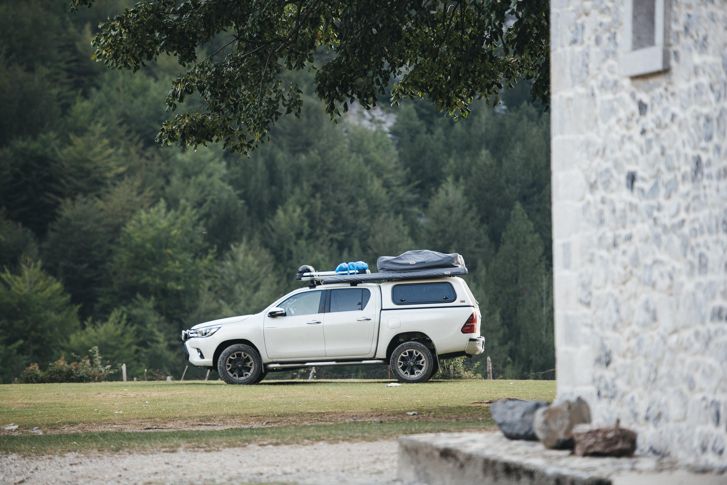 Hardtop ARB Classic - Mitsubishi L200 2006-2015 Doppia Cabina / Liscio / Finestrini in alluminio Scorrevoli a sinistra e incernierati a destra